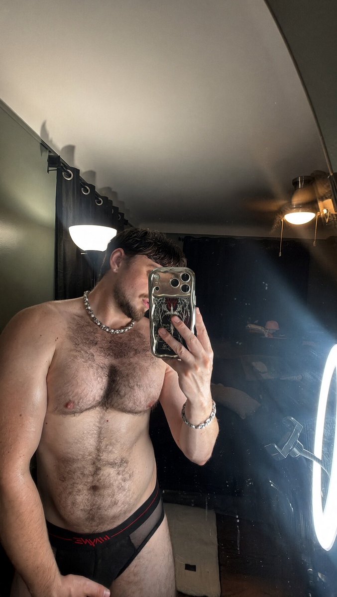 nixcklm2's tweet photo. stop staring at me and @Wayneunderwear https://t.co/A38kksND2G
