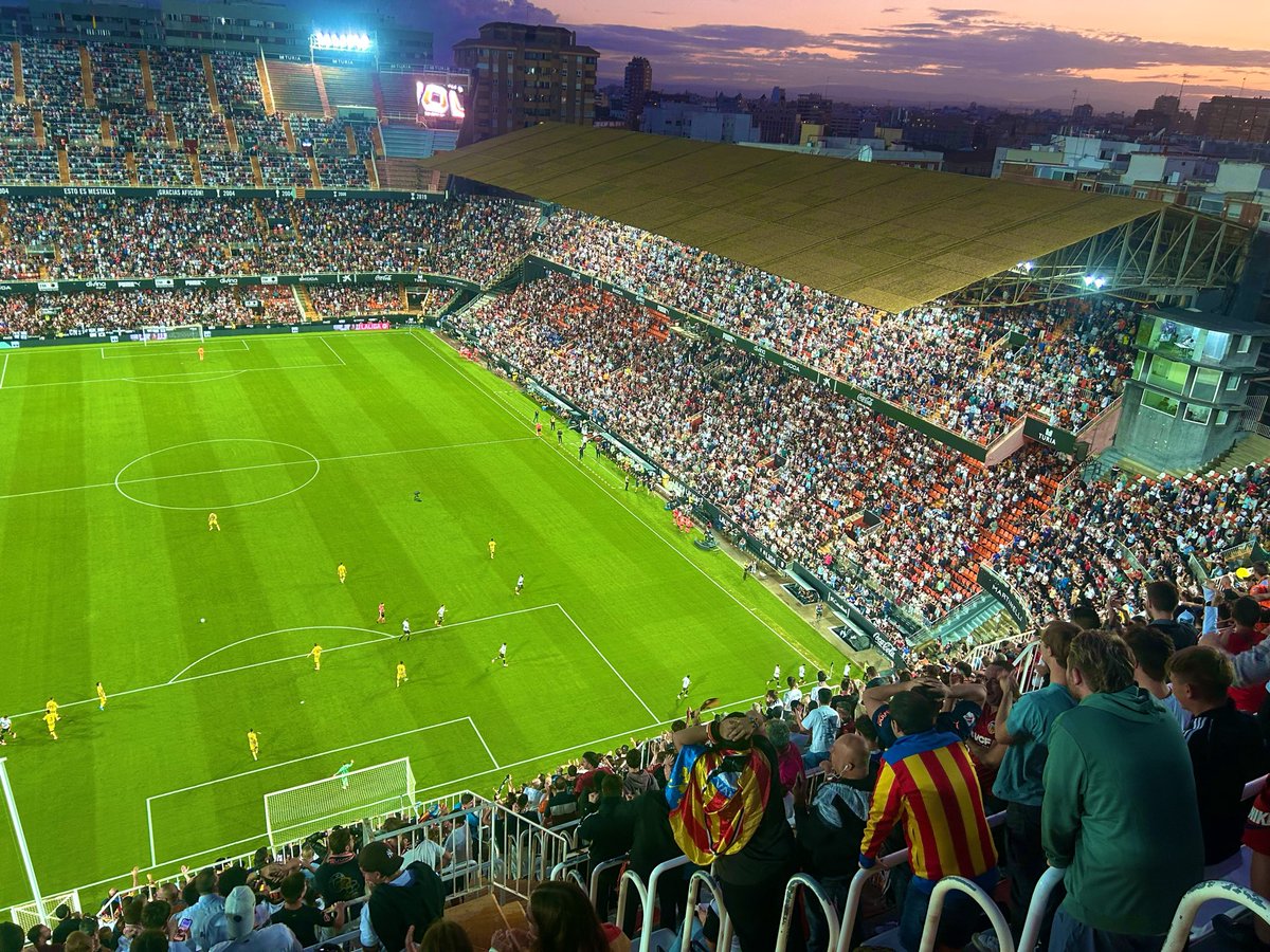 seangroundhops's tweet photo. One year ago I visited the best stadium I’ve ever been to.

I spent the whole game in awe of the ground. There’s nowhere like it. If you haven’t been, plan a visit before they move next summer. It’s incredible.

Valencia CF 1-2 Real Oviedo
Estadio De Mestalla 😍 🇪🇸 https://t.co/4ai7Dn1b9H