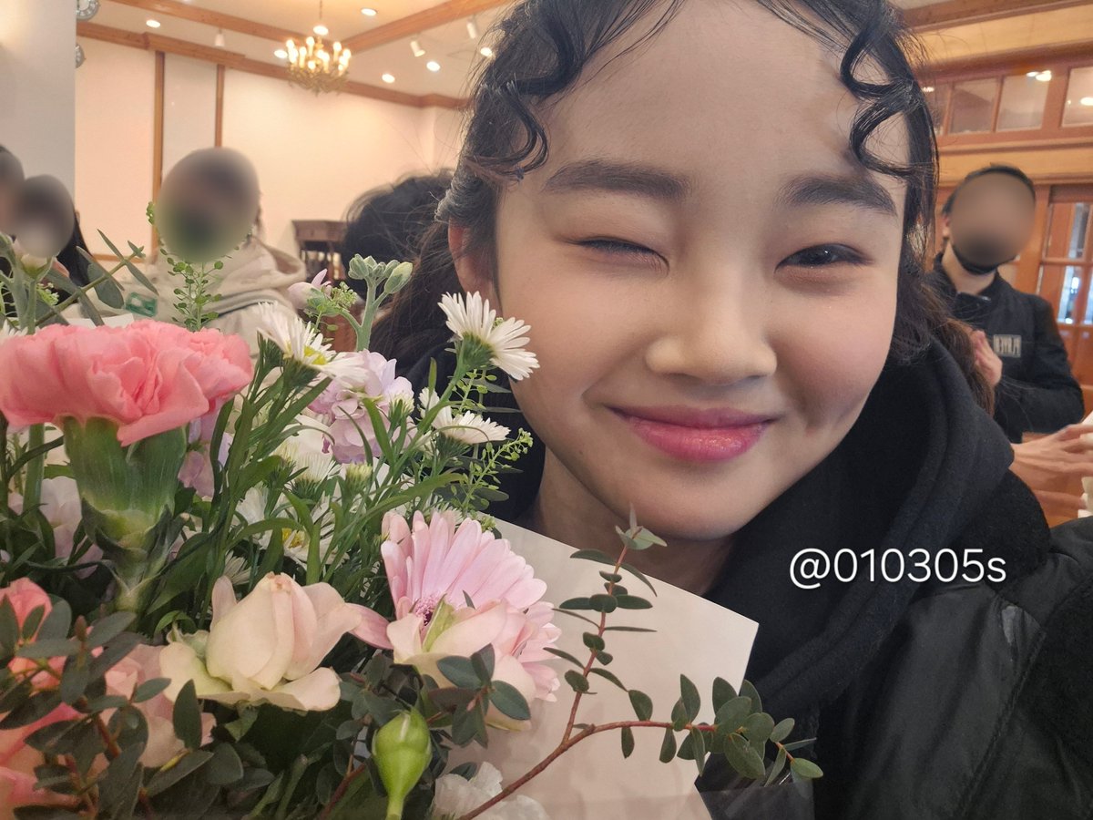 010305s's tweet photo. 사진 짤리는 거 싫어서...
태호님이랑 우리 율쫀쿠까쥐...💕 https://t.co/oBnY5WPMMQ