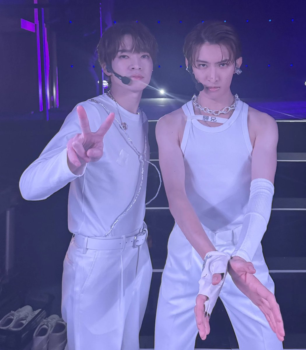 DDDWWWL's tweet photo. 声の相性めっちゃいいから
真面目にユニット聴いてみたい！!
来年こそ頼む…！💜🧡
#ふかこじ
#SnowMan https://t.co/81CdtkcFOy