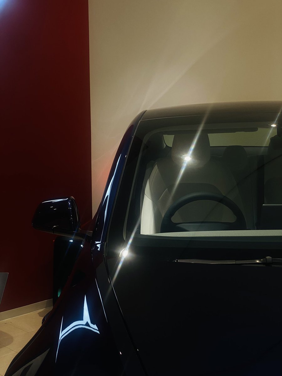 retsxthetesla's tweet photo. cybercabトートバッグ貰いにテスラ神戸でModel Yを試乗してきました
何故かステッカーも貰いました https://t.co/SqhsSJ4bD6