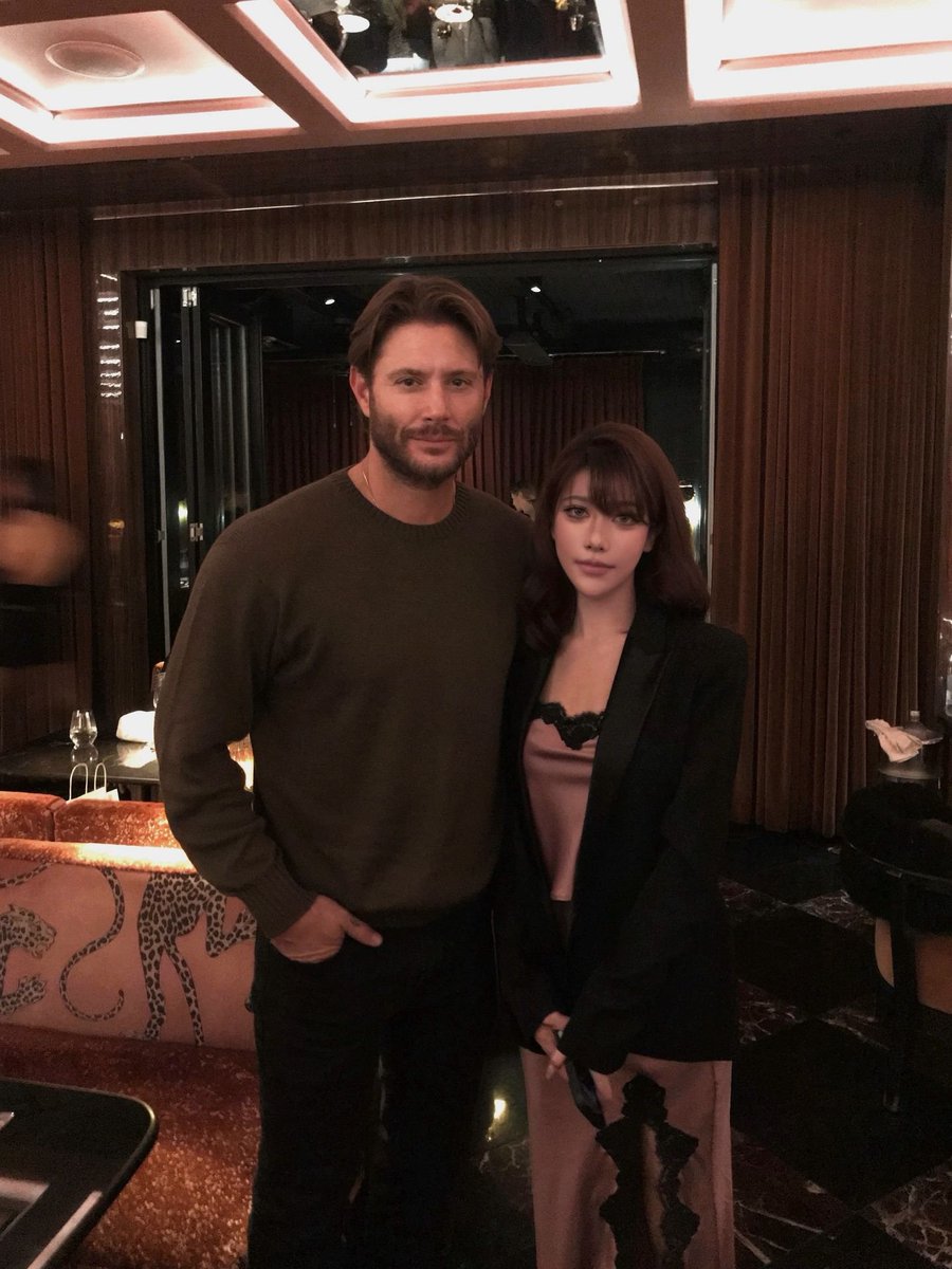 AcklesNews_'s tweet photo. Jensen Ackles was spotted at a restaurant in Toronto yesterday. He was kind and took his time to interact with fans and take pictures. ❤️
"Halfway through my birthday dinner with friends... suddenly my friend said there was a really handsome guy behind me... I turned around and there he was, my idol!! When this superstar I've been secretly following on Instagram suddenly appeared behind me, it felt like a dream. 
Jensen himself was incredibly nice... I told him I especially loved watching him in
*The Boys*... and he replied,
"Yes, we shot it here." 
He patiently chatted with us in a very gentle, deep voice… I was so happy… Meeting my childhood idol was a dream come true! He even quickly agreed to take a photo with us. This evening was perfect..." 
Sourses: https://t.co/JMpT5EXL5s
https://t.co/imZCo79Abh