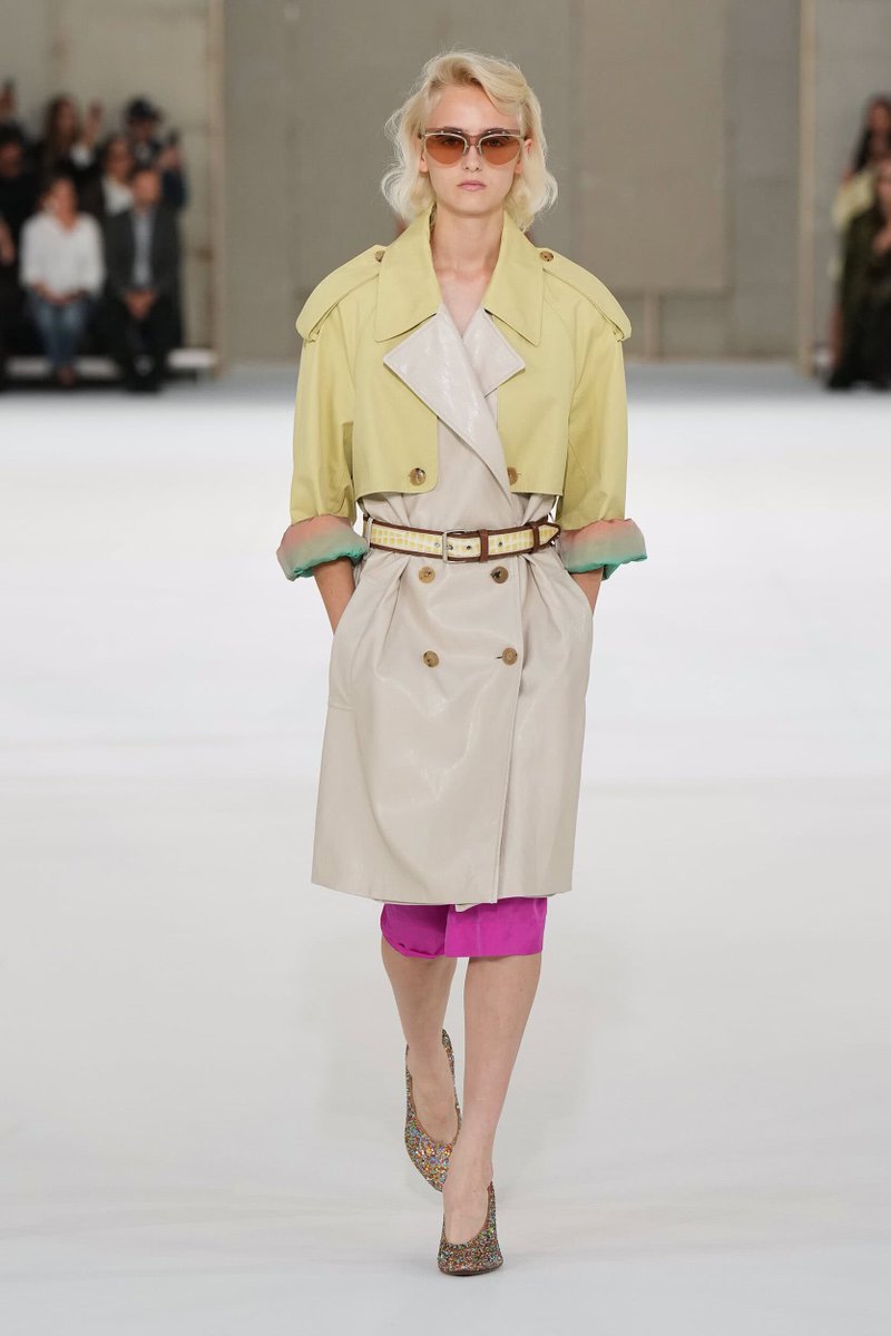 dearvotion's tweet photo. I’m obsessed with how this new Dries Van Noten is bordering on Marc by Marc Jacobs territory. https://t.co/1zGc6jfzBO