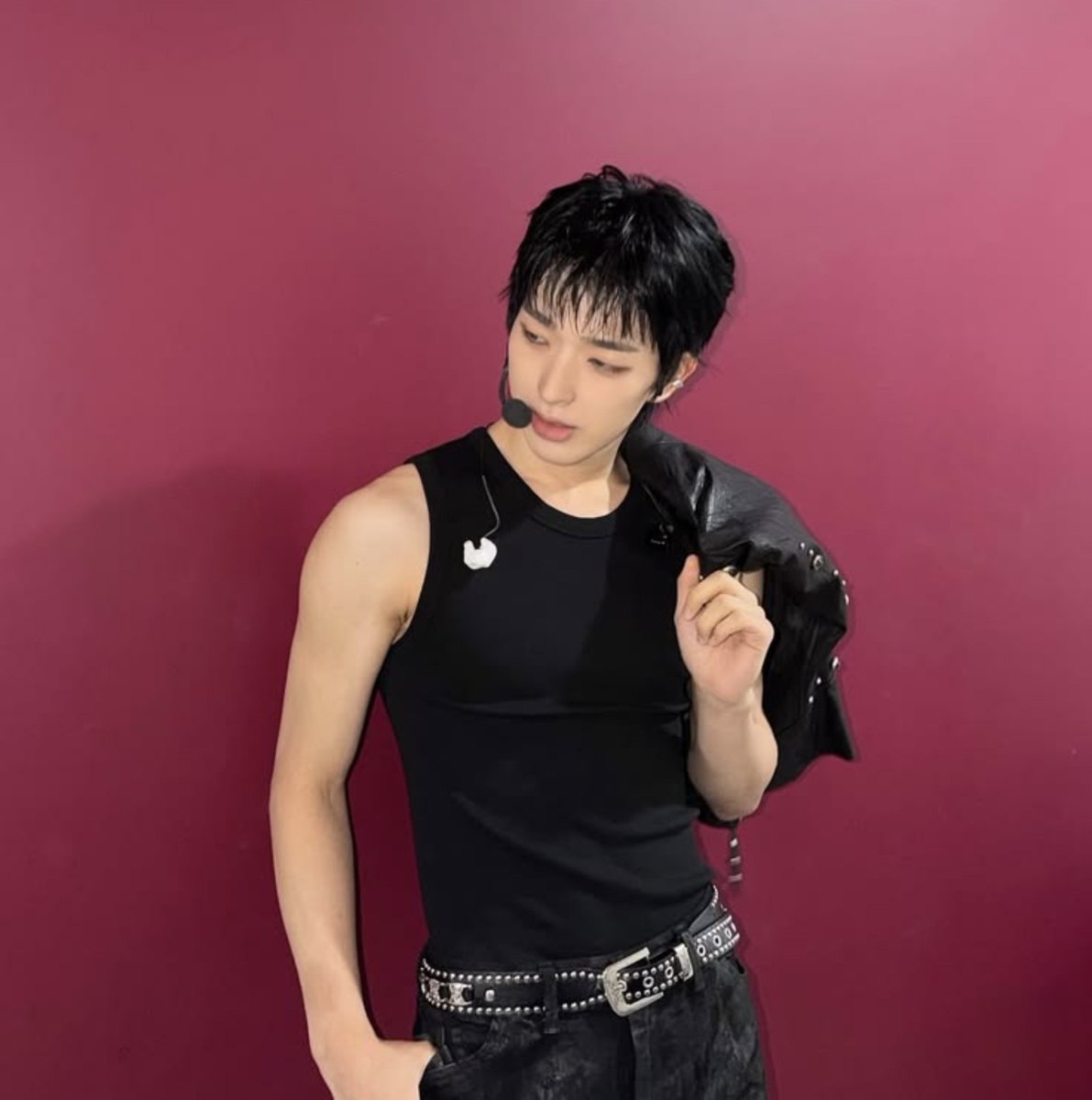 Nex2y001's tweet photo. NEXZ Leader Tomoya revealed he had Yu Nanhee at his room.
He also stated 
''Nanhee unnie is quite pretty''

Their relationship is being questioned by the public . https://t.co/VzKEj7IyYv