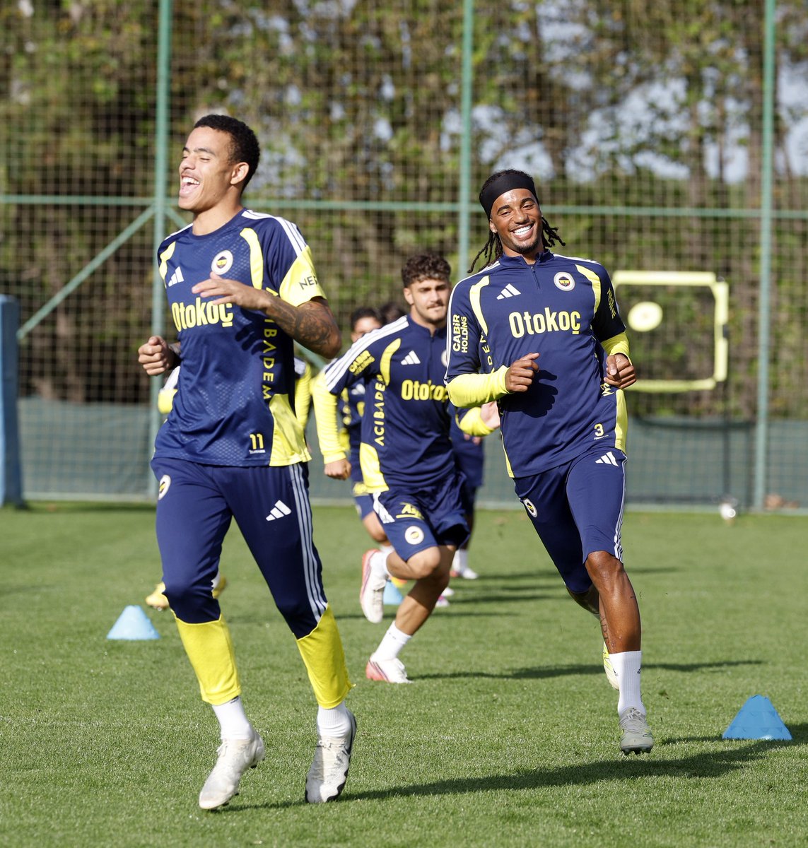 Fenerbahce's tweet photo. 📸 Günün antrenmanı. https://t.co/3kQNyddzNE