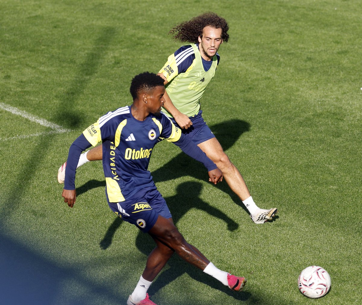 Fenerbahce's tweet photo. 📸 Günün antrenmanı. https://t.co/3kQNyddzNE