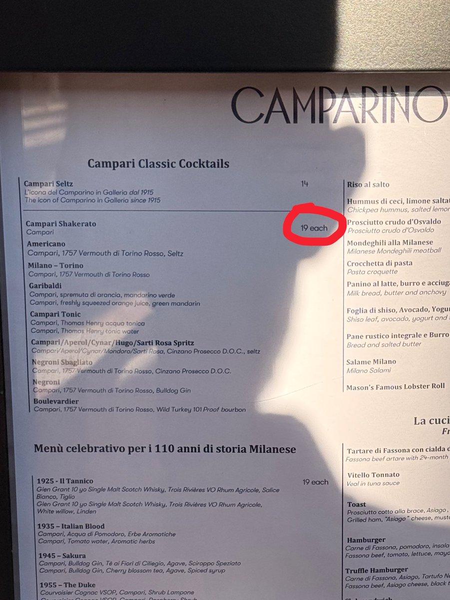 DonJustino_'s tweet photo. No tienen madre: $400 pesos un Bacardi en Tulum, lo mismo que cuesta un Negroni en Milán, oriné en la coladera, cabrones. https://t.co/NYVwKyJGVK