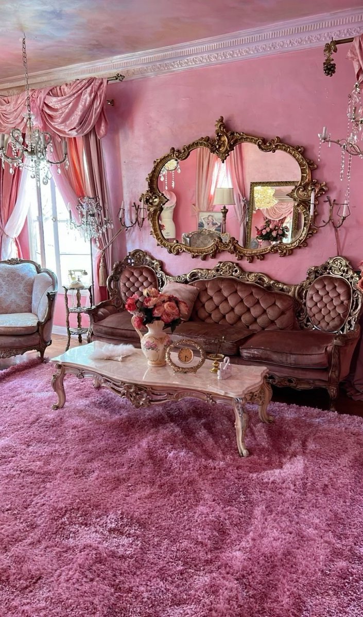 virtualh3arts's tweet photo. If i win the lottery there will be signs 🪞🎀 https://t.co/TmlI9QOu2U