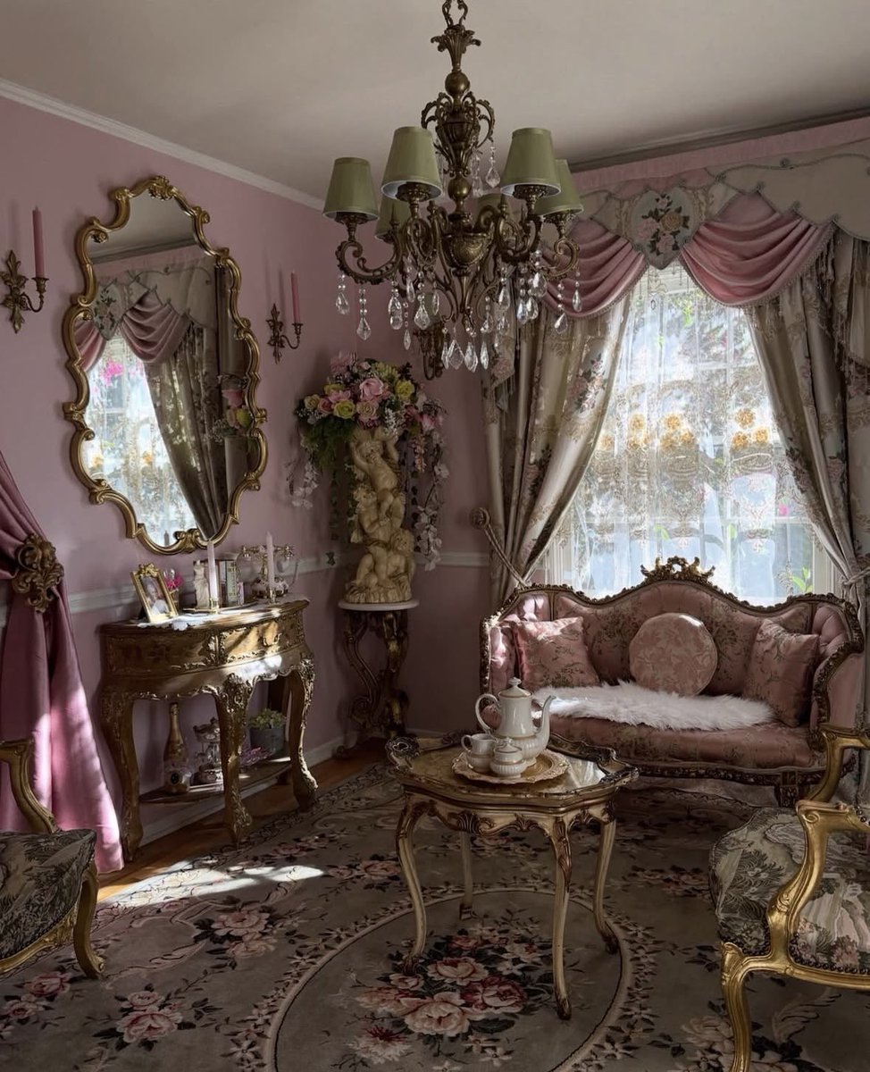 virtualh3arts's tweet photo. If i win the lottery there will be signs 🪞🎀 https://t.co/TmlI9QOu2U