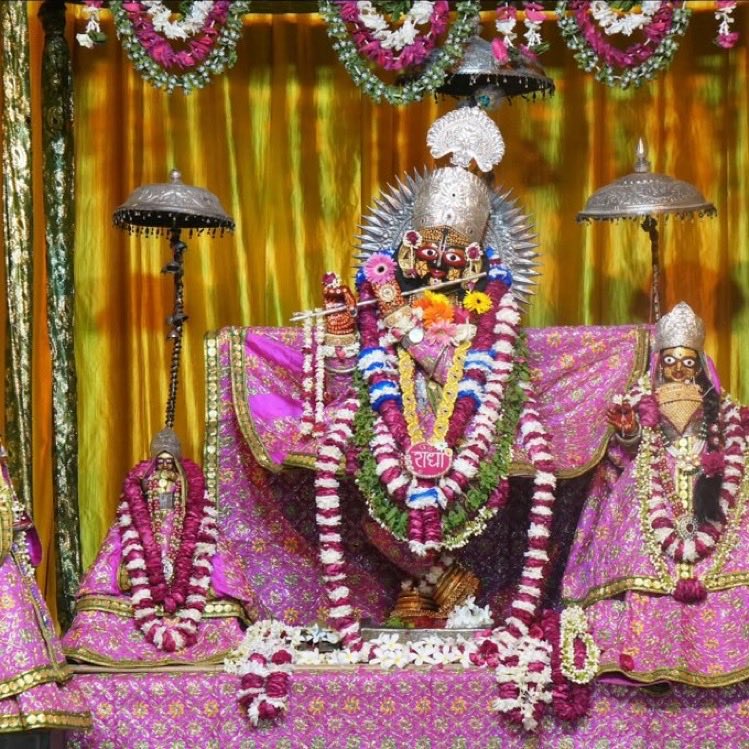 paramdisciples's tweet photo. Hare Krishna Hare Krishna 
Krishna Krishna Hare Hare 
Hare Ram Hare Ram 
Ram Ram Hare Hare https://t.co/5JBvPCVCjk