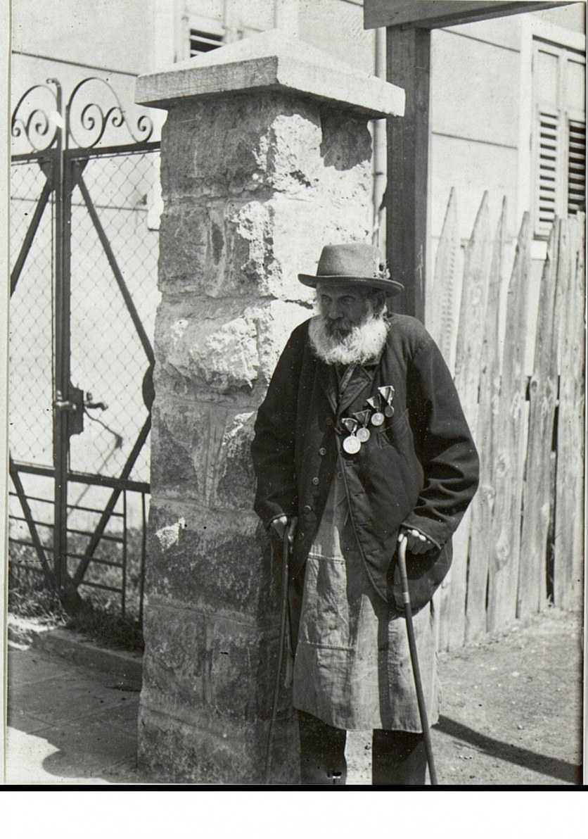 austro_the's tweet photo. Extremally old veteran of the 1866 Austro-Prussian war with his medals on display https://t.co/lTYvjvoThy