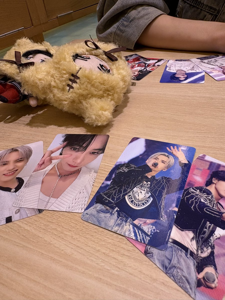 hn_413_'s tweet photo. ﾁｺﾞﾌﾟﾘさん連れてすずちゃんと遊んできましたわﾖ🦒🍮
本当に時間溶けた楽しかったしオソロも嬉しい🫶

アートなんか感性が磨かれる気がするし、その中で色を失う部屋入ったり、青すぎる部屋であおぐみさんで撮ったりありえない空間作りまくりで楽しかったﾅ〜
また遊ぼね

@_su_jamhp https://t.co/y955Rfo3FG