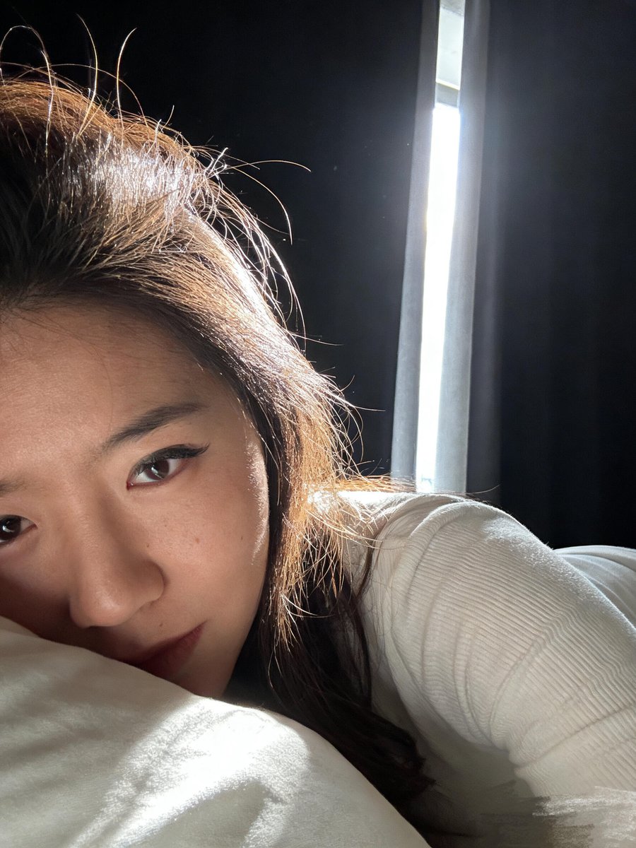 ihyeons0203's tweet photo. 如果你也愿意，认识一下 https://t.co/0OeeZoeeEg