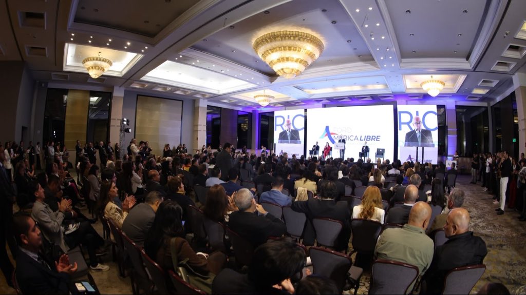 JorgeRoHe's tweet photo. ¡Buenos días! ☀️ 

Iniciamos el día en el Foro @America_Libre1, un espacio donde se encuentran distintas voces de nuestro continente para compartir ideas, experiencias y una visión que nos une: defender la libertad y la democracia.

Desde México, venimos a sumar, escuchar y construir juntos por un continente libre. 🇲🇽🌎
#PatriaFamiliaYLibertad