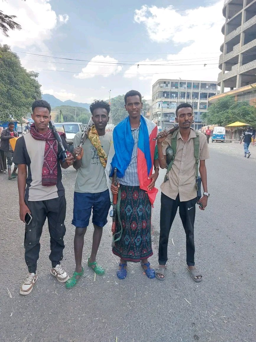 ibnulafar's tweet photo. የኢትዮጵ��� ሉዓላዊነት ጋሻ የሆነው የአፋር ልዩ ኃይል ከመከላከያ ጋር በመቀናጀት ወራሪውን የጥፋት ጥምረት በየግንባሩ እያደቀቀው ነው። ይህ ምስል ነፃ በወጣችው አላማጣ የድል አሻራችን ነው። 
ለሀገር ሉዓላዊነት አፋርና ባንዲራ��� ወሰን የላቸውም! https://t.co/hH5hoqysHq