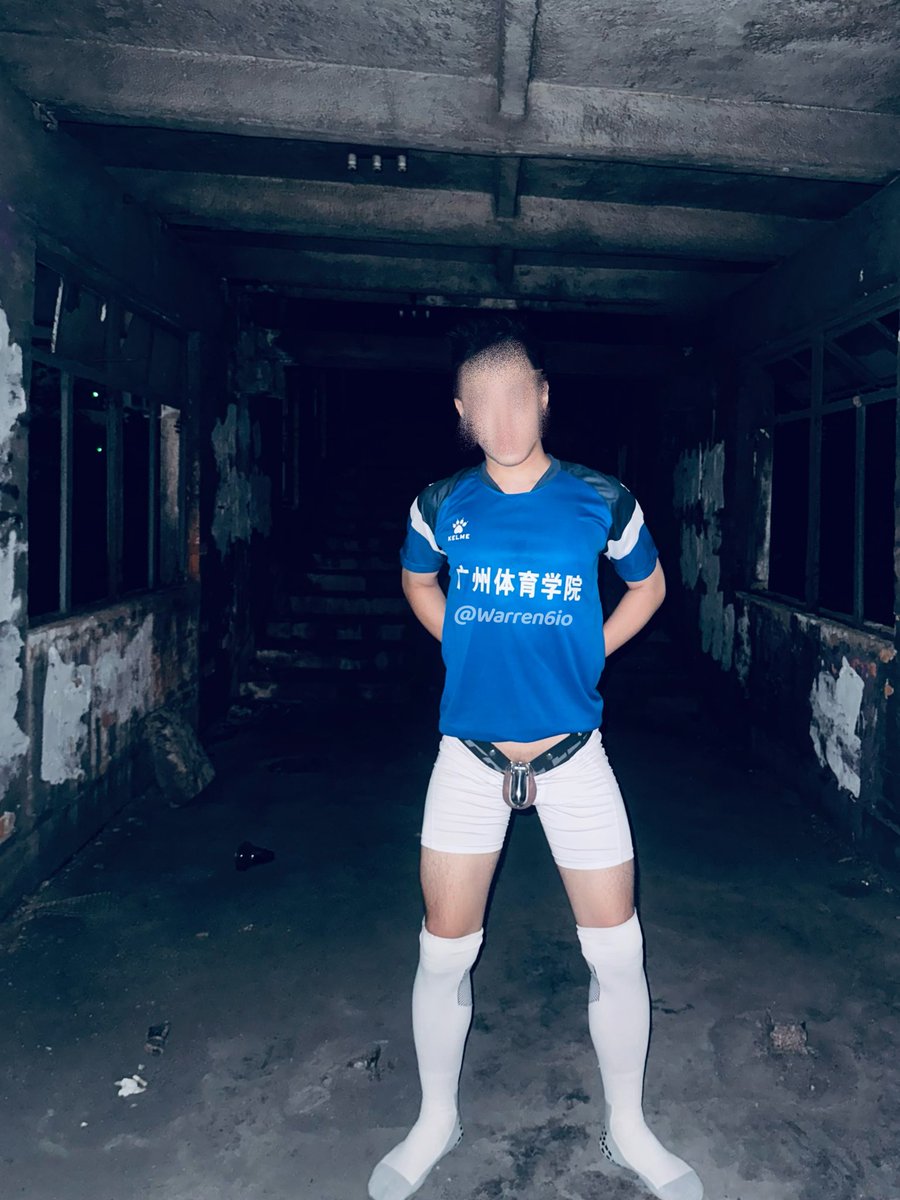Warren6io's tweet photo. 你广体足球爹就算戴pa锁当无脑gooner也仍然是你爹，过来给你爹舔锁屌 https://t.co/QPcBlHTYZJ