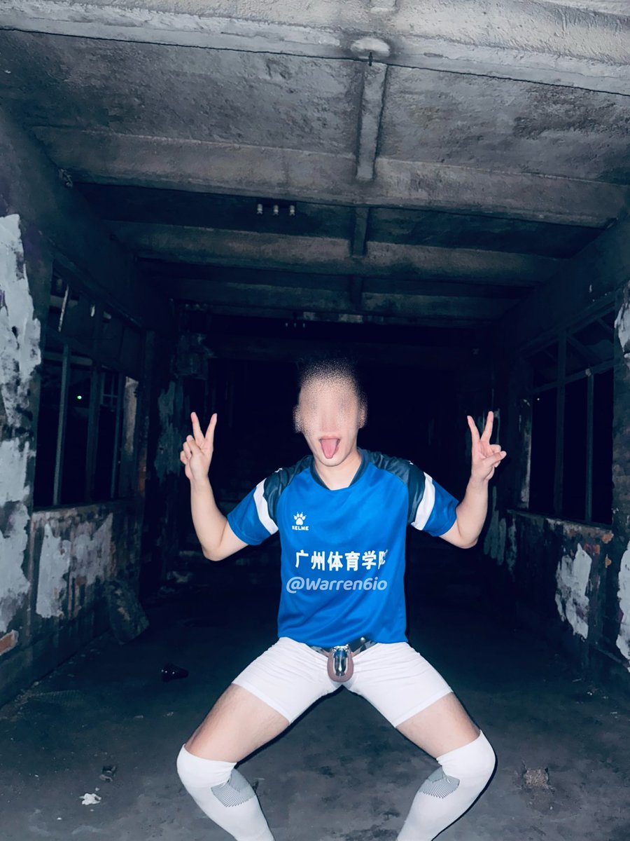 Warren6io's tweet photo. 你广体足球爹就算戴pa锁当无脑gooner也仍然是你爹，过来给你爹舔锁屌 https://t.co/QPcBlHTYZJ