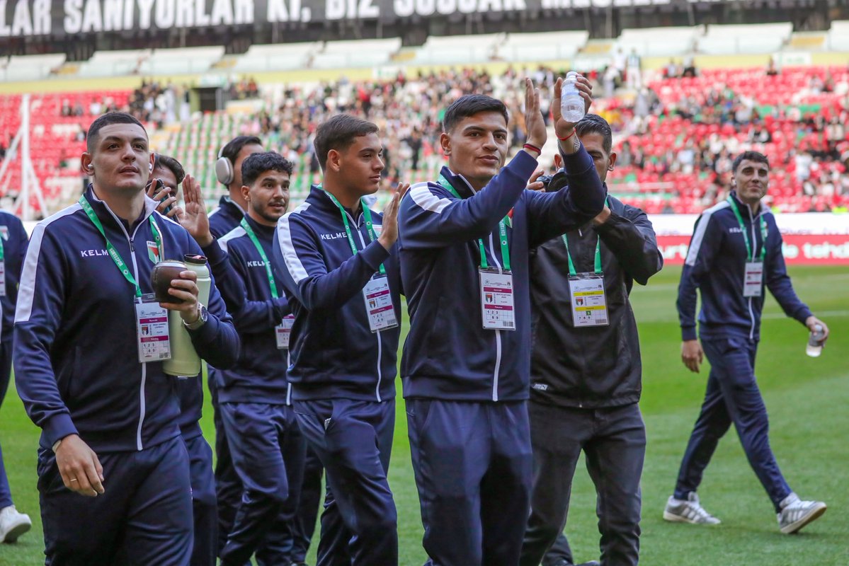konyaspor's tweet photo. Evinize hoş geldiniz.

🇹🇷𝗔𝗬𝗡𝗜 𝗧𝗔𝗥𝗔𝗙𝗧𝗔𝗥𝗜𝗭. 𝗔𝗬𝗡𝗜 𝗧𝗔𝗥𝗔𝗙𝗧𝗔𝗬𝗜𝗭.🇵🇸 https://t.co/0IjZfMMZIP