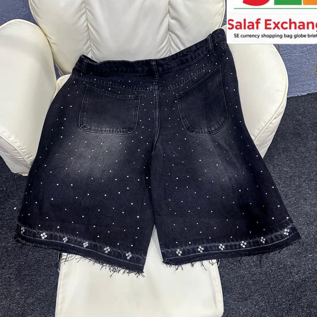 Biggest_Jinn's tweet photo. Star studded jorts going crazy ✨
Baggy fit, rhinestone details, raw hem
You snooze you lose!

For quick response DM 
https://t.co/8donv6PGa4

#BiggestJinn #Jorts #Streetwear #BaggyJeans #NigeriaStreetwear #LagosVendor #Y2K #FashionNG https://t.co/5R6mOeiqfI