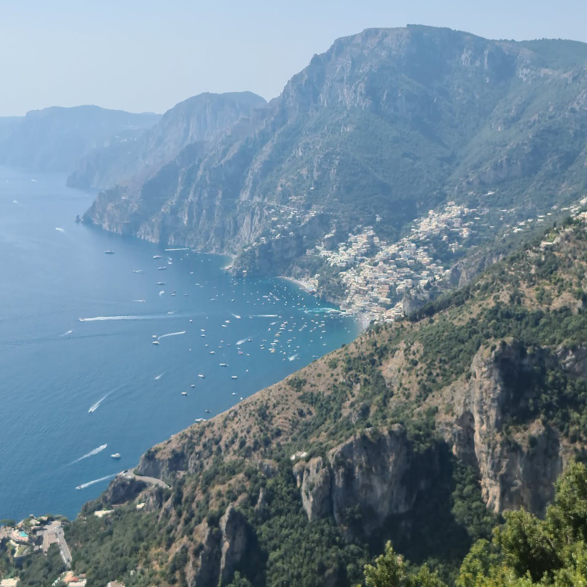 MidaMirda's tweet photo. Positano, Amalfi Coast... #PositanoViews
#AmalfiCoastDreaming
#ItalianSummer
#CliffsideParadise
#MediterraneanMagic https://t.co/bTmlq0c7dU
