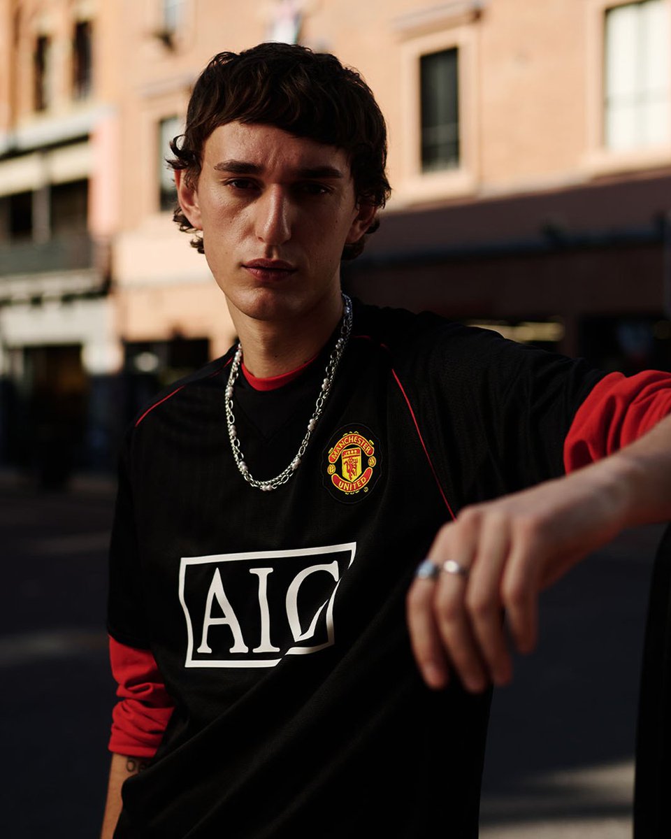 ManUtd's tweet photo. Introducing the retro collection vol.2 📍

Go back in time and shop official throwback football shirts 📼
