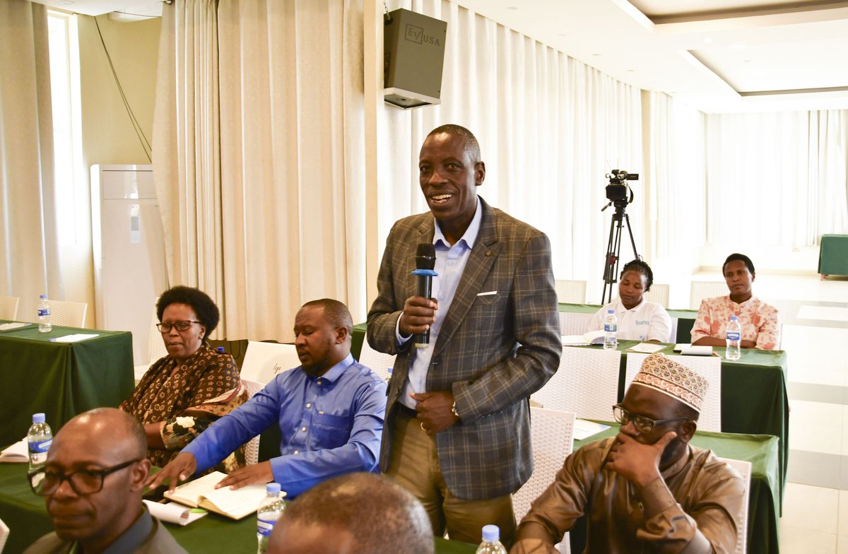 RwandaNorth's tweet photo. @U_Consolee Abahagarariye amadini n’amatorero bitabiriye iyi nama bagaragaje ibyo bakora mu kubaka umuryango utekanye kandi ushoboye, banagaragaza ingamba nshya zo kunoza ibikorwa byabo no kurushaho kugira uruhare mu kubaka umuryango mwiza. https://t.co/FcsN3piHNC