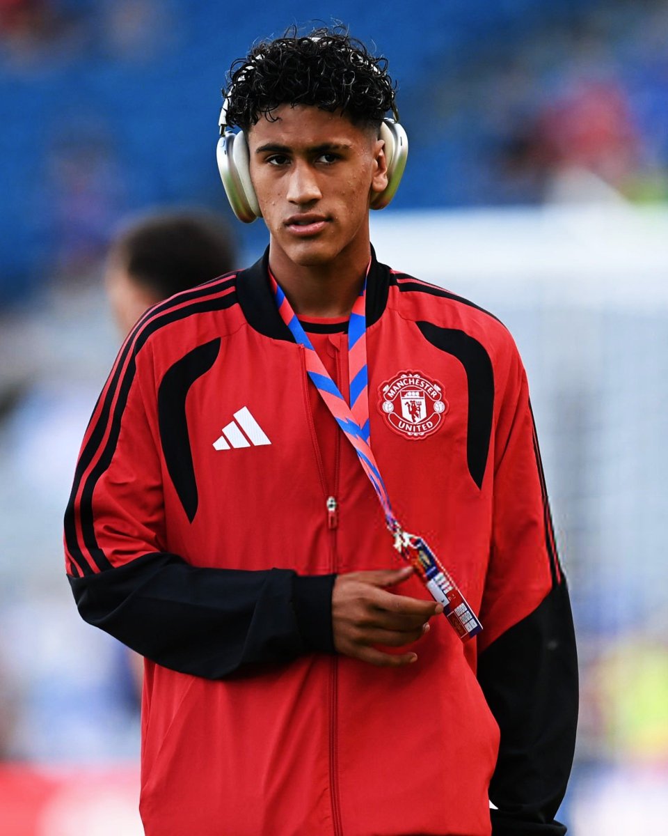 centregoals's tweet photo. 🚨🚨🎙️| Rio Ferdinand on JJ Gabriel: 

"Manchester United cannot give the image of a club that lets itself be intimidated by a 15-year-old kid, however talented he may be." 😤 https://t.co/P4ao6QS9CK