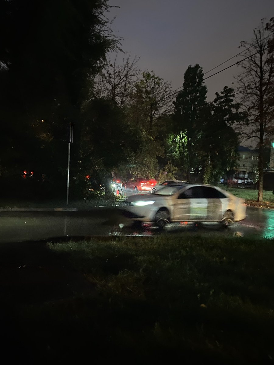 rheaabx's tweet photo. погода прекрасна,но я насквозь промокла и отморозила ноги бля https://t.co/D668VyPMsu