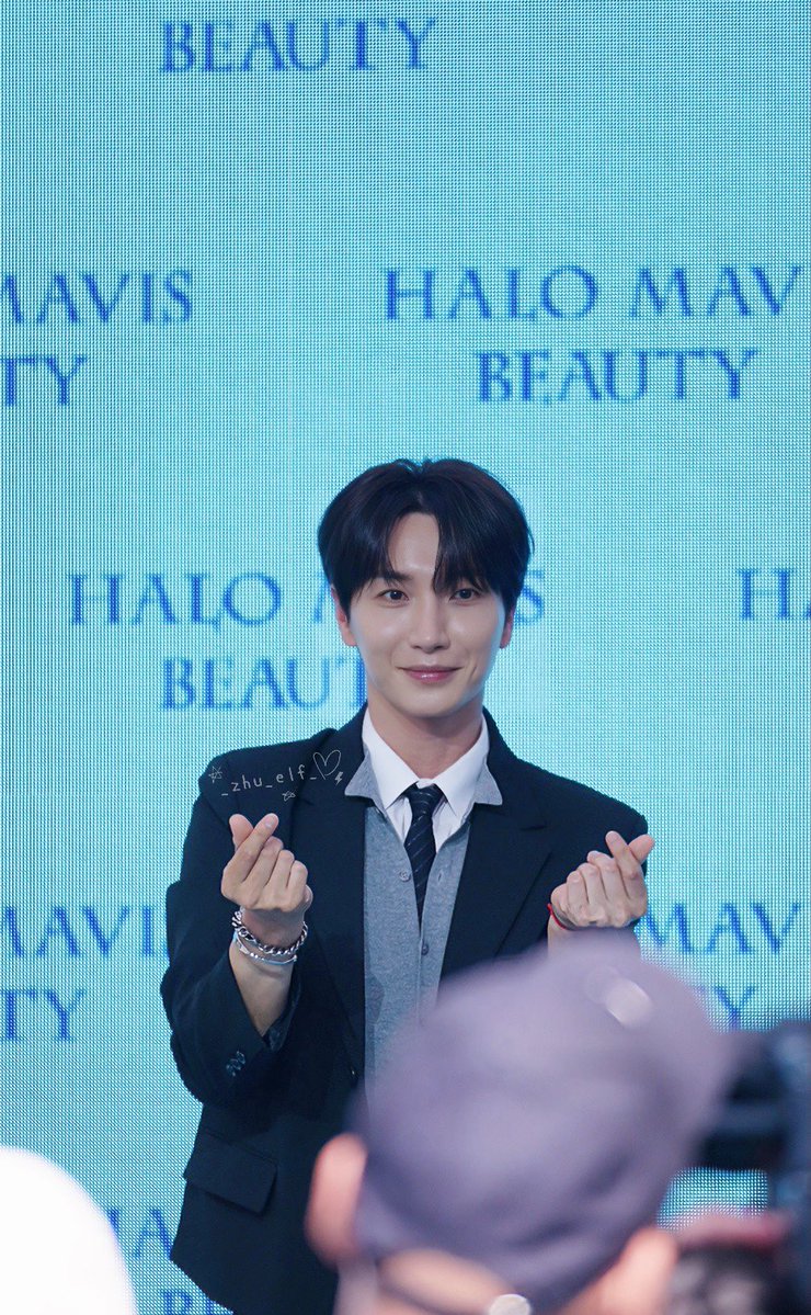 _zhu_elf_'s tweet photo. 愛心特特三連拍( ˊᵕˋ🫶🏻）🪽
@special1004 

#leeteuk #이특 #利特
#슈퍼주니어 #SUPERJUNIOR https://t.co/xvZaSbEI9L