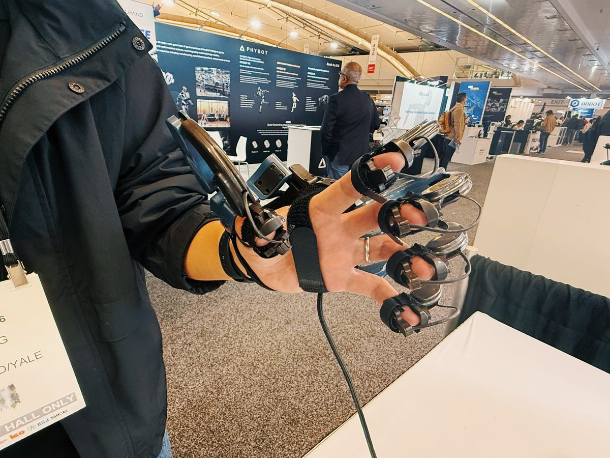 PsibotMarket's tweet photo. We’re thrilled to see so much enthusiasm for our exoskeleton glove at the #IROS exhibition! 🤖
Huge thanks to everyone who stopped by our booth and showed great interest in our tech.
#EmbodiedAI #Robotics #PsiBot https://t.co/l9qWvZXErZ