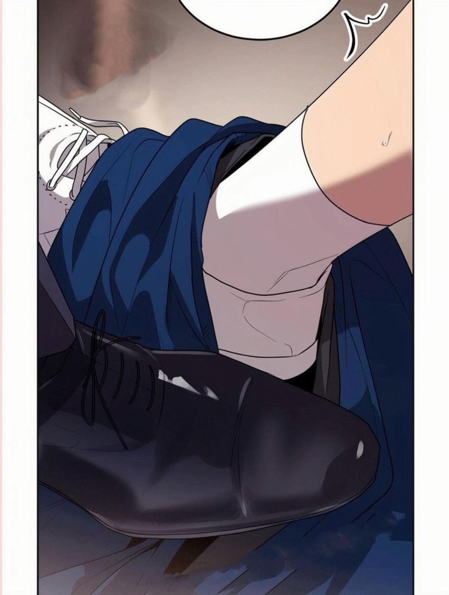 larptwt's tweet photo. i dont like feet or anything but something about iltae shoe difference.. https://t.co/UnBVy59gWV