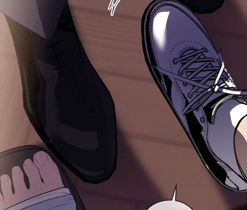 larptwt's tweet photo. i dont like feet or anything but something about iltae shoe difference.. https://t.co/UnBVy59gWV