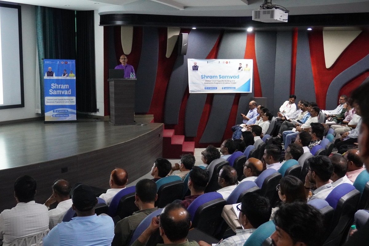 LabourMinistry's tweet photo. Carrying forward the spirit of “Samvad se Samadhan”, a capacity building and awareness workshop on Labour Codes was organised in Bhilwara in collaboration with the Department of Labour, Rajasthan, with participation from senior Ministry officials and key stakeholders. https://t.co/tB85qAKgfa
