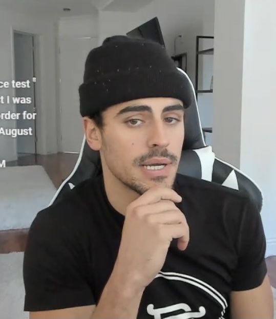 bluntwrapped's tweet photo. chat i need new friends https://t.co/cMG5qQRWhF