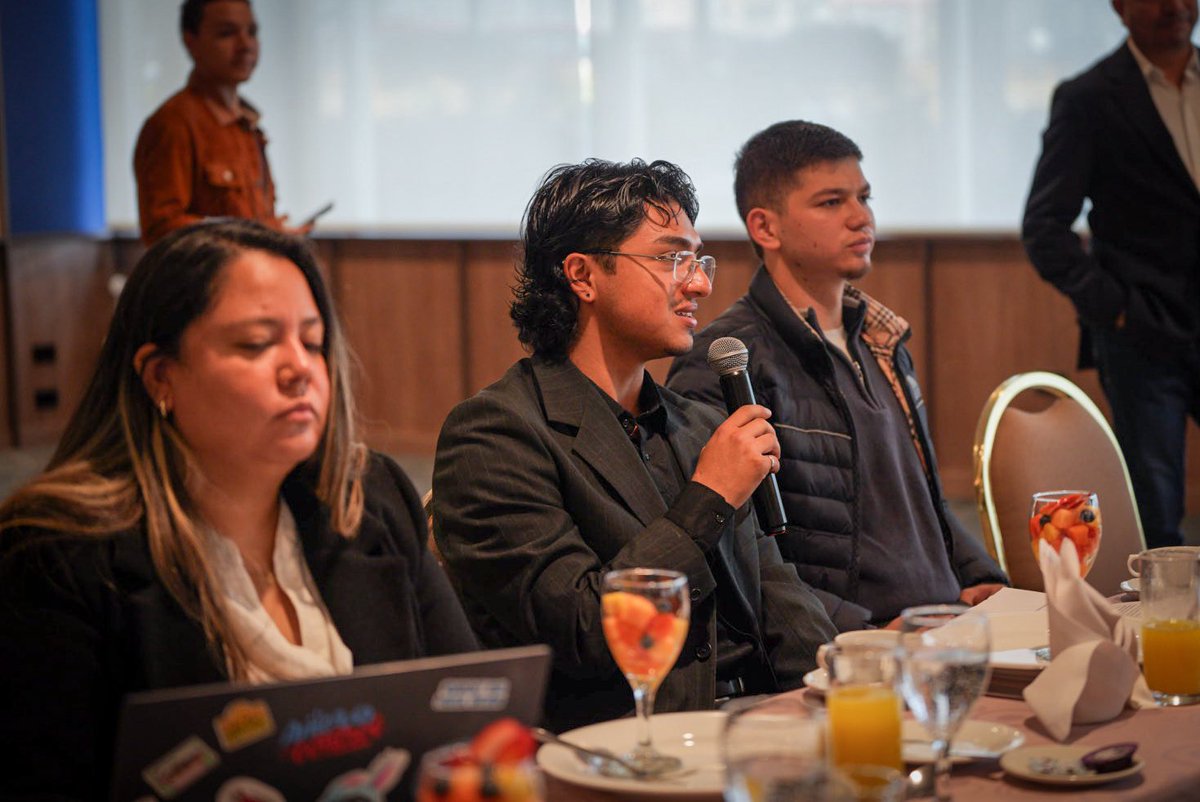 moecolombia's tweet photo. 🗳️📱¿Cómo regular y supervisar la propaganda electoral en redes sociales? 

💬Hoy conversamos con el @CNE_Colombia sobre las perspectivas, retos y recomendaciones acerca de este tema en un escenario electoral complejo, cambiante y renovado por la irrupción de la inteligencia artificial.

👉Este debate es fundamental para afrontar las nuevas realidades políticas del país de cara a las elecciones locales de 2027.