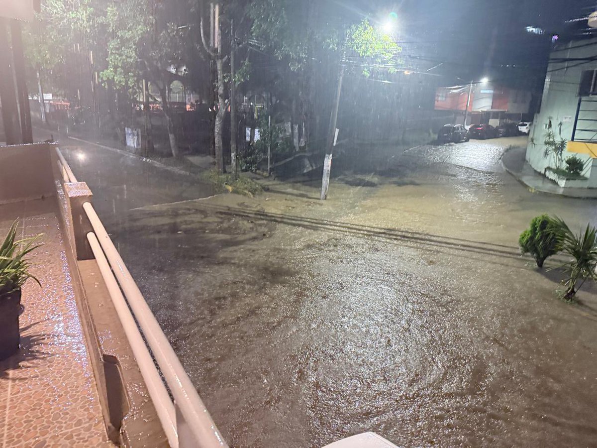 AbelMucino's tweet photo. Día 2
@CMAS_Xalapa Solicito su apoyo para desazolvar traga tormentas en calle Colima esq. Yucatán, Col. J.J. Panes. Están totalmente tapados y nos inundamos en cada lluvia. Se requiere camión Vactor.
Folio: 0355
@AytoXalapa
@alcalorpolitico
@MeganoticiasXAL
#Xalapa https://t.co/CqKeSGMmMG