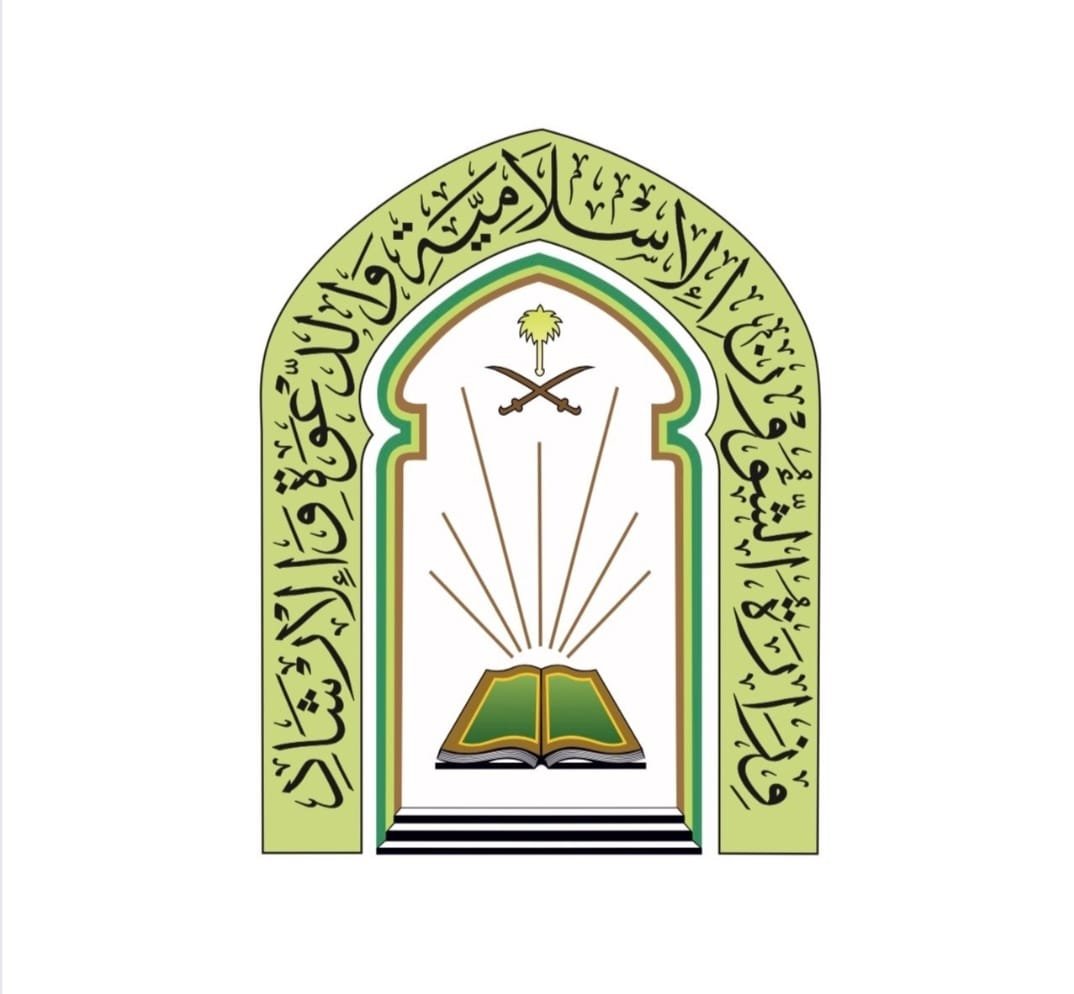 HShehuddeen's tweet photo. "٥٨ دورة علمية في ٢٩ دولة و١١٠٥٥ مستفيدًا... إنجاز عالمي لوزارة الشؤون الإسلامية في نشر العلم وترسيخ منهج الوسطية والاعتدال"

تتقدم جمعية الحكمة الخيرية بسيريلانكا، بخالص التهنئة والتقدير والإشادة إلى معالي وزير الشؤون الإسلامية والدعوة والإرشاد الشيخ الدكتور عبد اللطيف بن عبد العزيز آل الشيخ حفظه الله، بمناسبة ما حققته الوزارة من إنجازات مباركة خلال الربع الثالث من عام ٢٠٢٦م، بتنفيذ (٥٨) دورة علمية في (٢٩) دولة حول العالم، استفاد منها (١١٠٥٥) مستفيدًا.

وإن هذا الإنجاز المبارك خلال فترة زمنية وجيزة يعكس بوضوح ما توليه وزارة الشؤون الإسلامية من عناية كبيرة بالعلم الشرعي والتأصيل العلمي، وتأهيل الأئمة والخطباء وطلبة العلم، ونشر قيم الوسطية والاعتدال، وتعزيز الوعي الشرعي، بما يسهم في أداء الرسالة الدعوية والتوعوية على الوجه الأمثل.

كما نُشيد بما تتضمنه هذه الدورات من موضوعات علمية وشرعية مهمة، وفي مقدمتها بيان منهج أهل السنة والجماعة، وترسيخ قيم الوسطية والاعتدال، وتنمية المعارف الشرعية، ورفع كفاءة الأئمة والخطباء وطلبة العلم، بما يعزز نشر القيم الإسلامية الصحيحة في المجتمعات المستفيدة.

وإن وصول هذه البرامج العلمية إلى ٢٩ دولة واستفادة أكثر من أحد عشر ألف مستفيد في ثلاثة أشهر فقط، يؤكد اتساع نطاق الجهود التي تبذلها الوزارة في خدمة العلم والدعوة، وحرصها على إيصال المعرفة الشرعية المؤصلة إلى العلماء والدعاة والأئمة والخطباء وطلبة العلم في مختلف أنحاء العالم.

وبهذه المناسبة، نرفع إلى معالي الوزير الشيخ الدكتور عبد اللطيف بن عبد العزيز آل الشيخ حفظه الله أسمى عبارات الشكر والتقدير والتهنئة على هذه الجهود المباركة، سائلين الله تعالى أن يكتبها في موازين حسناته، وأن يوفقه ويعينه على مواصلة مسيرة خدمة الإسلام والمسلمين، وأن يجزيه خير الجزاء على ما يبذله في خدمة العلم والدعوة ونشر منهج الوسطية والاعتدال.

كما نسأل الله تعالى أن يحفظ المملكة العربية السعودية وقيادتها الرشيدة، وأن يوفقها لمواصلة جهودها المباركة في خدمة الإسلام والمسلمين، ونشر العلم الشرعي، وتعزيز قيم الاعتدال والتسامح والسلام في العالم.

مبارك لوزارة الشؤون الإسلامية والدعوة والإرشاد هذا الإنجاز المبارك، ومزيدًا من العطاء والنجاح في خدمة كتاب الله وسنة رسوله صلى الله عليه وسلم.

(محمد حسن شيخ الدين، مدير جمعية الحكمة الخيرية بسيريلانكا وخريج الجامعة الإسلامية بالمدينة المنورة)

#٥٨_دورةعلمية
#٢٩_دولة_ 
#١١٠٥٥_مستفيدًا
#إنجاز_عالمي_لوزارة_الشؤون_الإسلامية
#نشر_العلم_ترسيخ_منهج_الوسطية_والاعتدال
