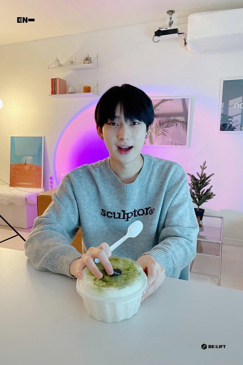sun2_en's tweet photo. 내 돼지 너무 귀여웡🐽 https://t.co/yQGmpiwFxF