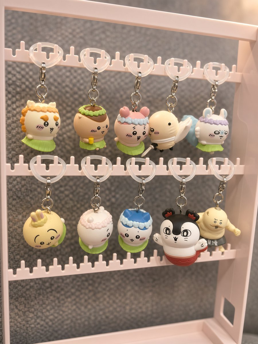 dbd_ema_'s tweet photo. 持ってるめじるしを可愛くって編集したらハンターハンターだけ顔ごと変わった https://t.co/eEbsLYb3Q5