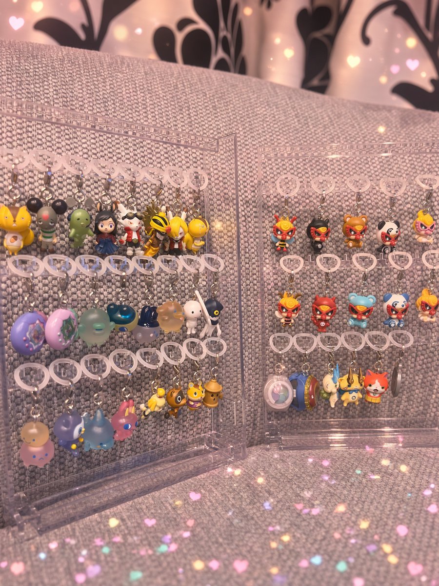 dbd_ema_'s tweet photo. 持ってるめじるしを可愛くって編集したらハンターハンターだけ顔ごと変わった https://t.co/eEbsLYb3Q5