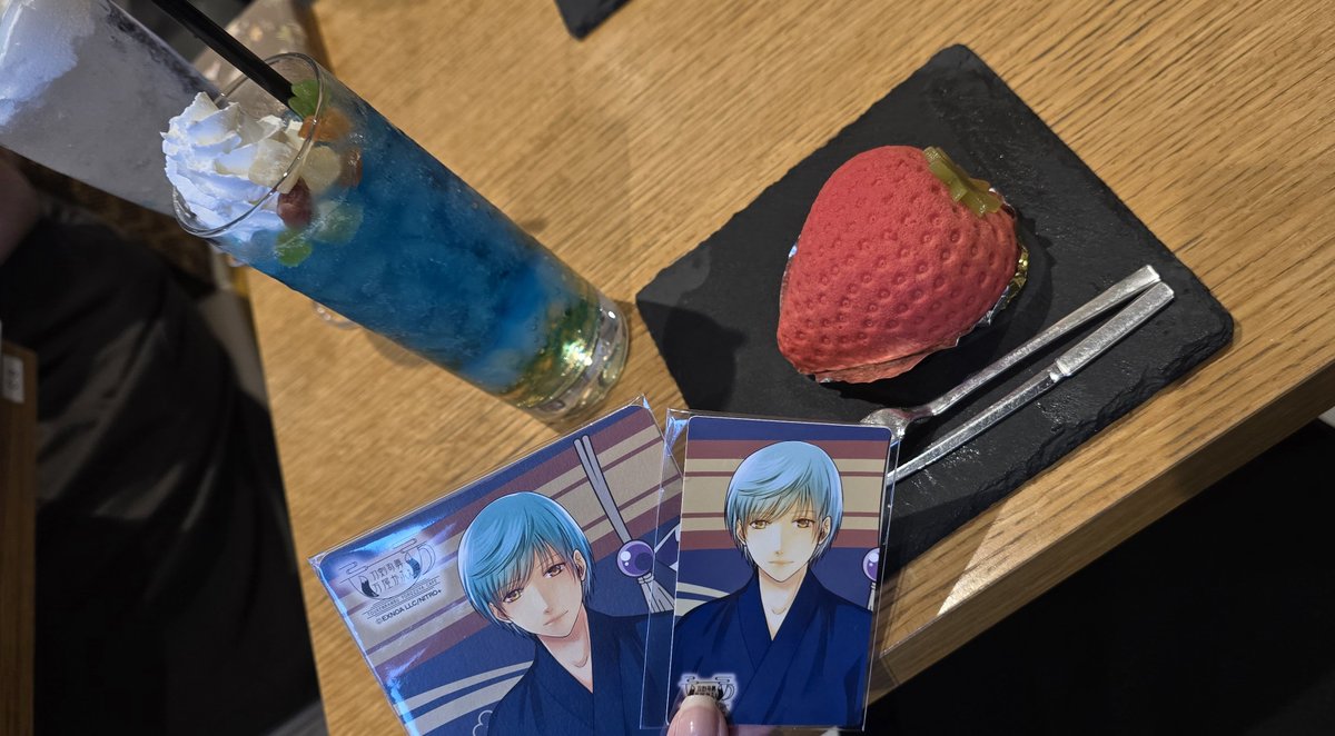 moka_coron's tweet photo. 最近行ったコラボ達
とうらぶカフェとブラクラHUB 
最近のコラボカフェ系のクオリティの高さ凄いよね
昔の着色されたホットミルク(氷砂糖添え)とか飲んでた頃が懐かしい https://t.co/iVnKuqe6NW