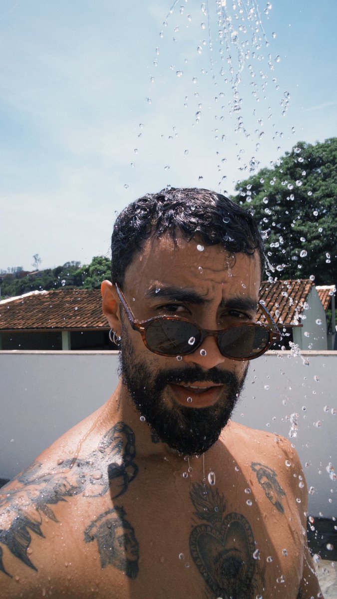 jobinhoco's tweet photo. Delícia demais o calor e o prazer de trabalhar home office. Um banho de chuveirão a cada intervalo e seguimos trabalhando na área externa de casa! https://t.co/5GkjhsvELF