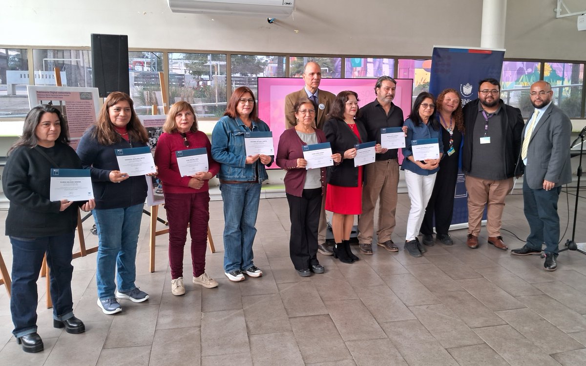 BiblioRedes's tweet photo. 🏛️ En la Biblioteca Marta Ugarte de Quinta Normal finalizó el ciclo de talleres de Patrimonio Digital Comunitario de la Red Digital de Espacios Patrimoniales y la Municipalidad. 🤝 Gabriel Díaz, director regional del Serpat, destacó el valor de la memoria y patrimonio local. https://t.co/WWiFfNaL5X