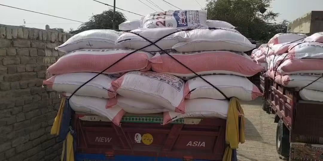 DailySitaraSind's tweet photo. جیکب آبادمیں حساس اداروں اور پولیس کی مشترکہ کارروائی، آٹے سے بھرے 6 رکشے اور ایک ٹرک پکڑے گئے
#بھاگتے_کیوں_ہو_یوتھیو
#BhaagteKyunHoYoutheeyo https://t.co/IFhC9djcsX