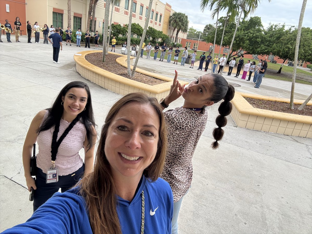 PSMSChoice's tweet photo. Our Stingray Band is out in the courtyard @palmspringsms prepping for their @JILHSOFFICIAL football game appearance this Friday!! 🏈🎶  Come out to support our @SDPBCChoiceCTE Program!! https://t.co/yUOU1ehR6G