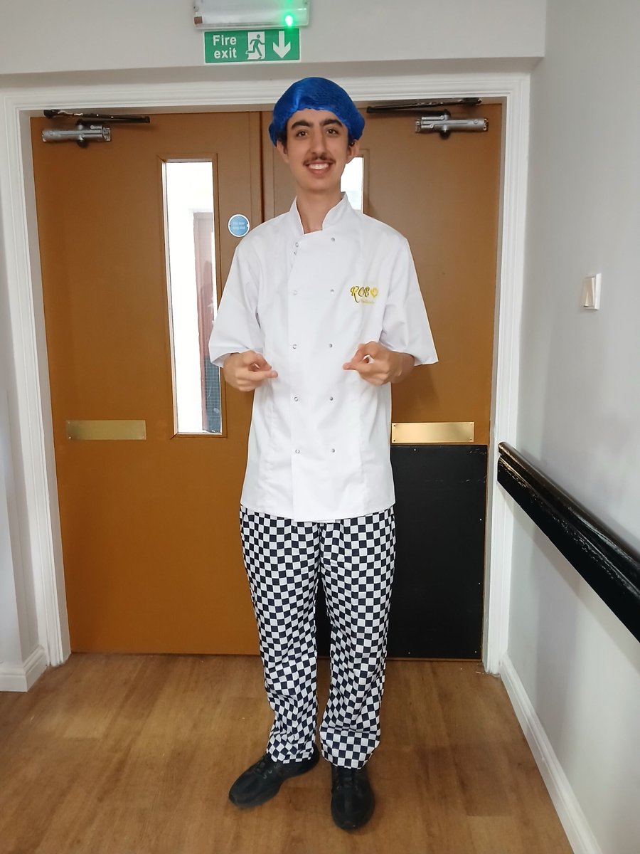 Forward2Employ's tweet photo. Our new cohort of Supported Interns are now in the stages of beginning their work placements!

New interns, Luca and Jayden, have started at RCB Priory Mews care home in Dartford. They are being trained on how to prepare and cook meals from scratch to accommodate 200 residents. https://t.co/kbkMGshKuS