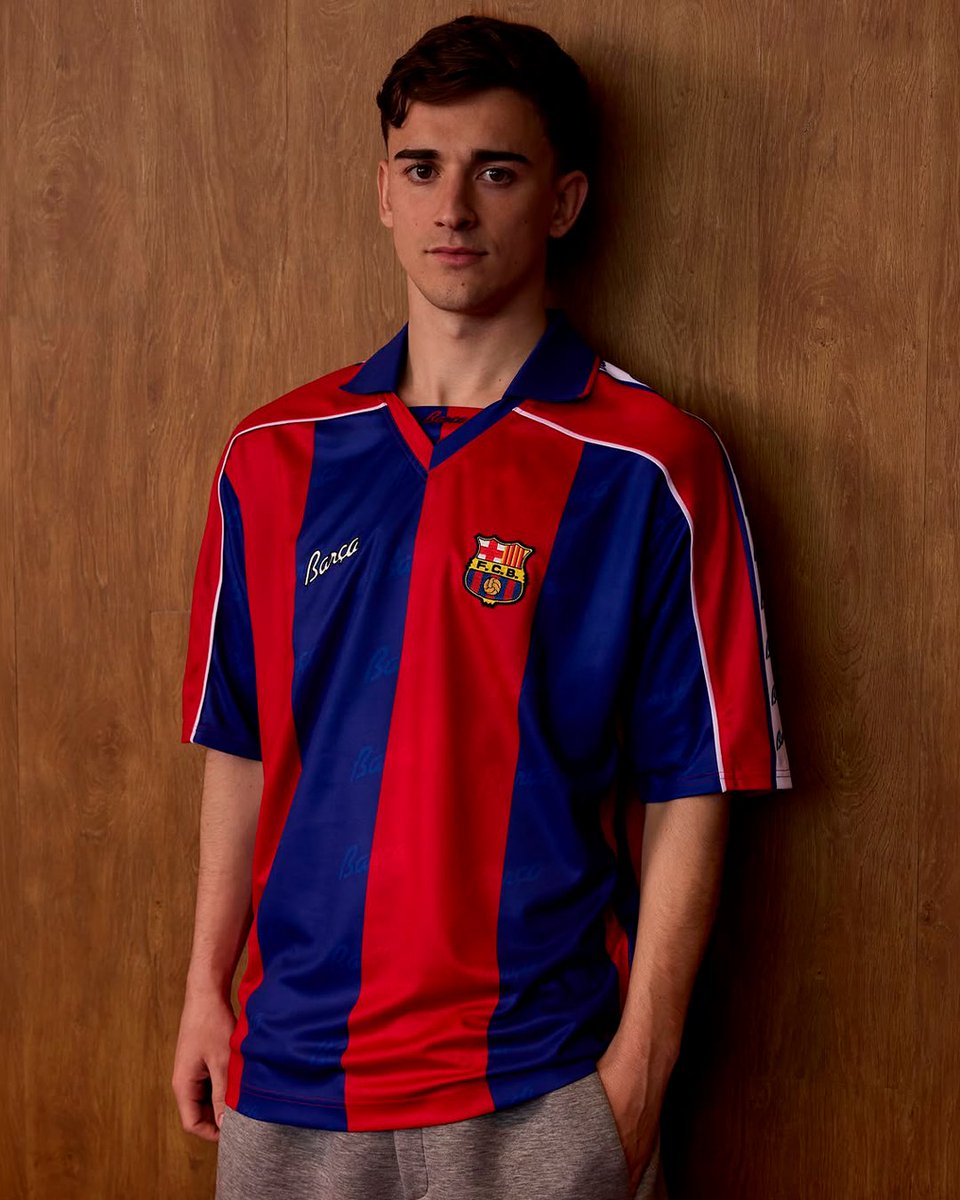 ESPNDeportes's tweet photo. Ojito a la colección retro que presentó el Barcelona. 🤩 https://t.co/CxukHxFiAM