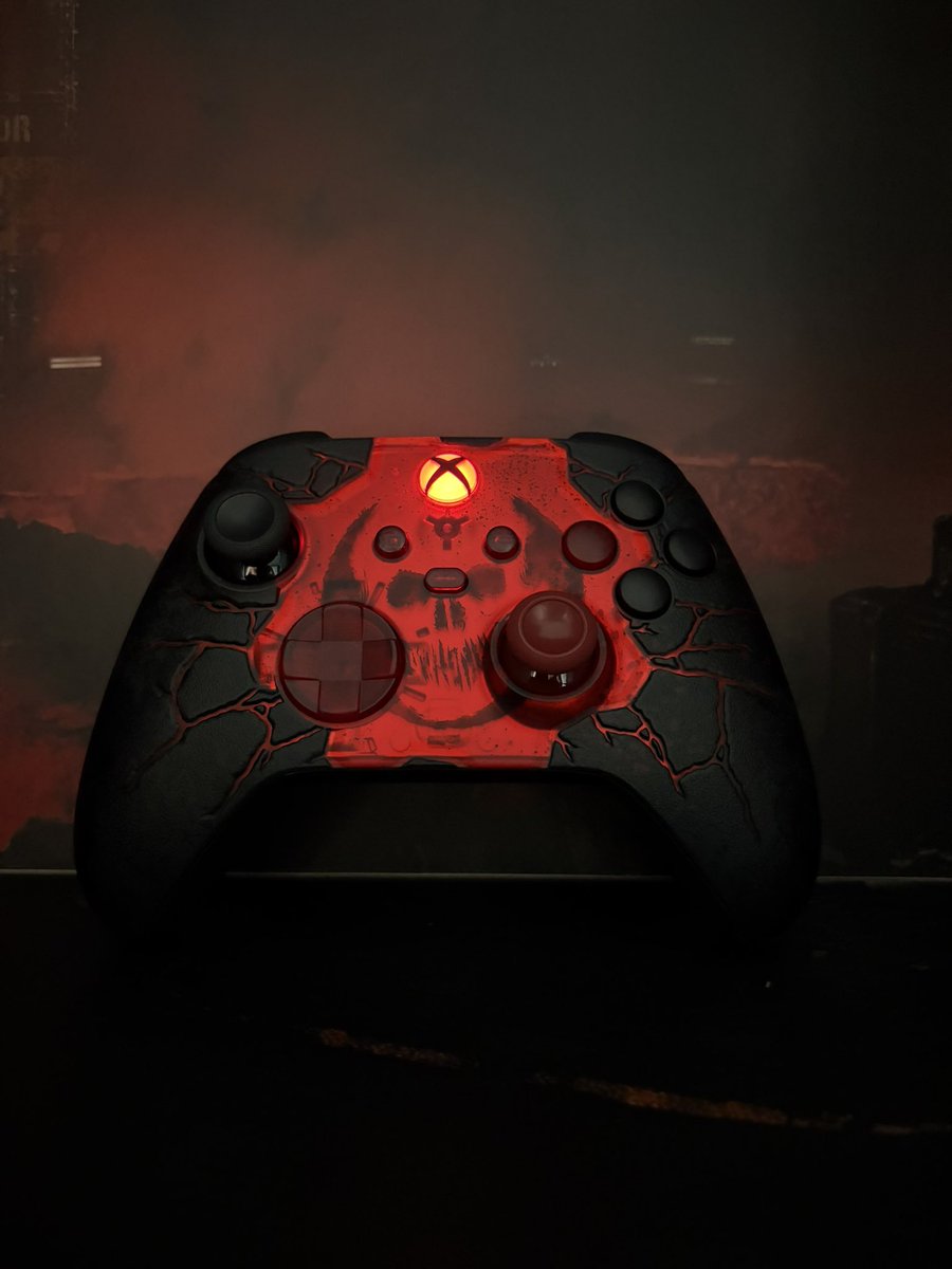 BERSERKER_THiiS's tweet photo. Oh. My. Word. Just got my Gears Of War: E-Day controller… 🔥⚙️😮‍💨 https://t.co/DCIe2Mphj1