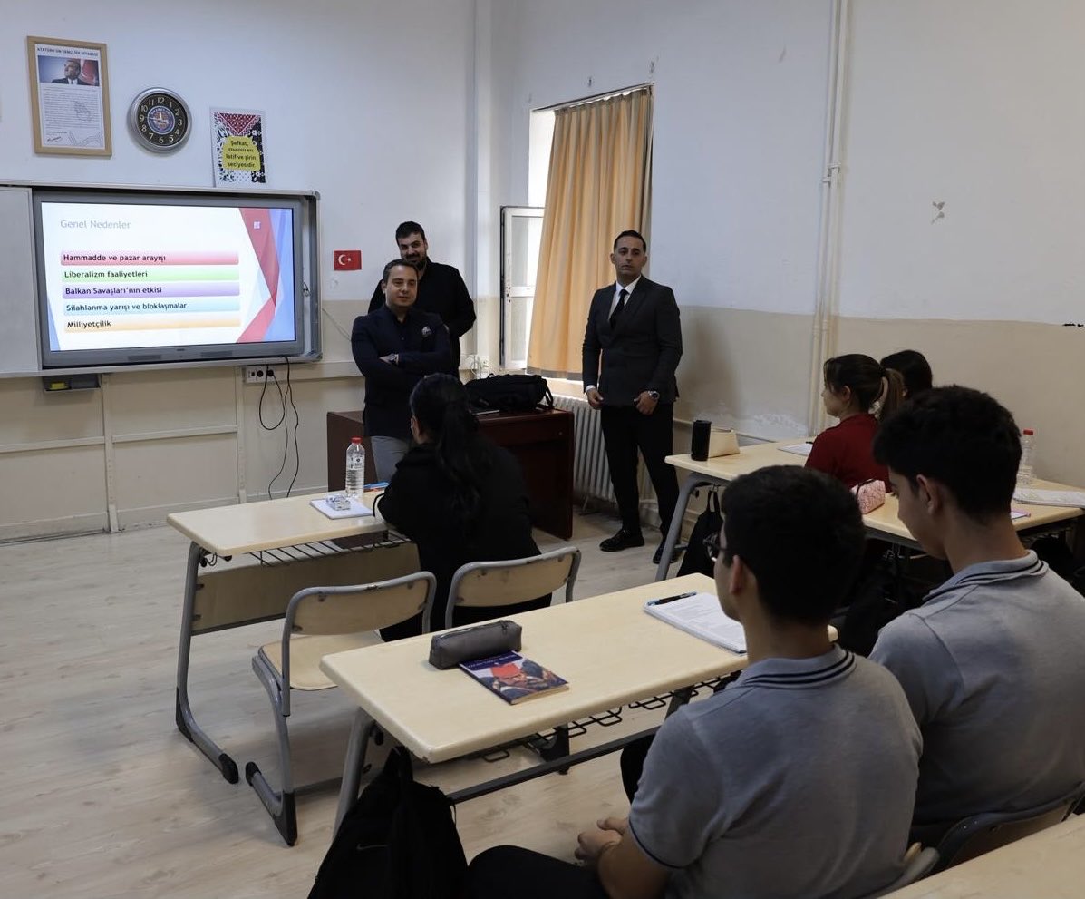 Kalecikilcemem's tweet photo. 📌 Kalecik Anadolu Lisesi’nde Buluşma

📌 Kaymakamımız Sayın Melih AYDOĞAN ve İlçe Millî Eğitim Müdürümüz Sayın Emrah GÜNDÜZ, Kalecik Anadolu Lisesinde öğretmen ve öğrencilerimizle buluştu.

@kalecikgovtr 
@tcmeb 
@MemAnkara 
@MltAnk0644 

#yeşerenzihinlergüçlüyarınlar #kalecik https://t.co/I7SeV3QNKu