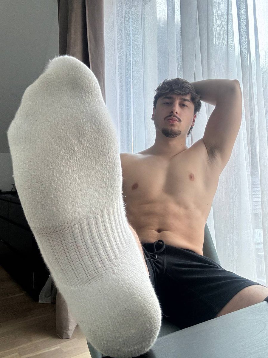 Alphademonsexp's tweet photo. it’s time for some worship
 #alpha #cashmaster #feet #findom https://t.co/wJAfuqMa4T